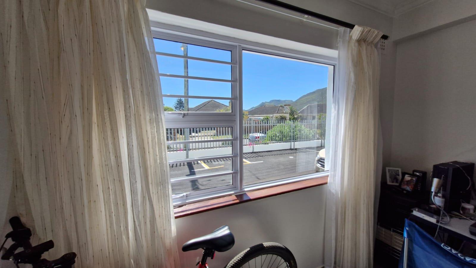 1 Bedroom Property for Sale in Fish Hoek Western Cape